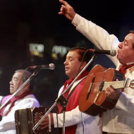 Artista: Las Voces de Oran