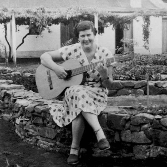 Artist: Amalia de la Vega