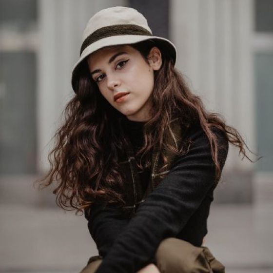 Artist: Cristina Len